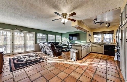 Bedford Casa | Willow Bend: 4-Bedroom Tranquil Escape