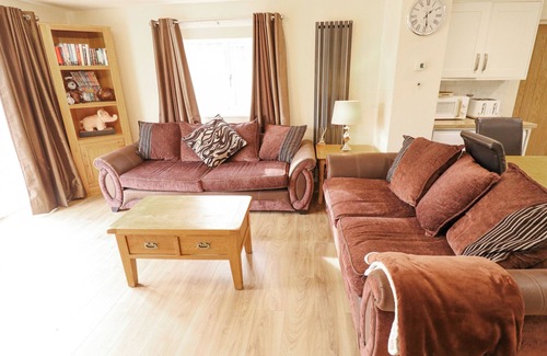 Goxhill Cabaña | WILLOW COTTAGE, pet friendly, with a garden in Barrow-Upon-Humber