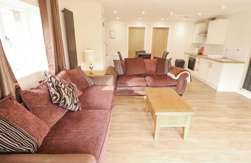 Goxhill Cabaña | WILLOW COTTAGE, pet friendly, with a garden in Barrow-Upon-Humber