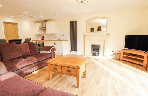 Goxhill Cabaña | WILLOW COTTAGE, pet friendly, with a garden in Barrow-Upon-Humber