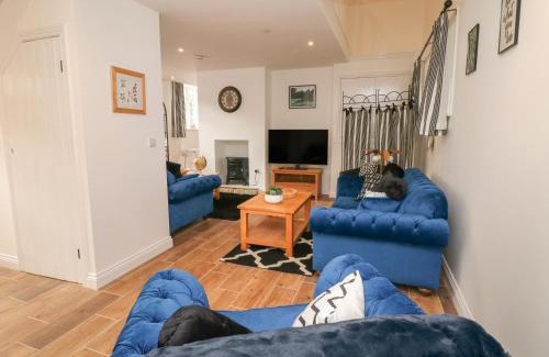 Hollow Meadows Casa | Willow Cottage