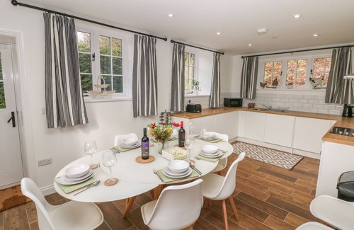 Hoylandswaine Cabaña | Willow Cottage