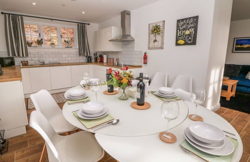 Hoylandswaine Cabaña | Willow Cottage