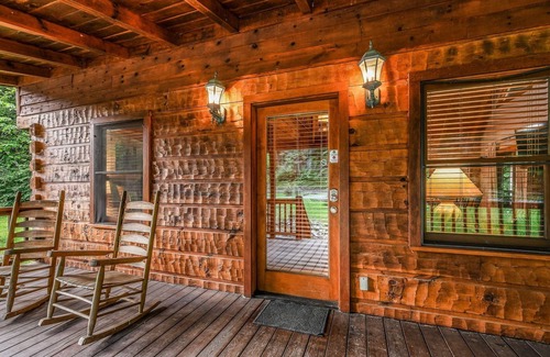 Townsend Cabina | Willow Creek 2 Bedroom Cabin by RedAwning