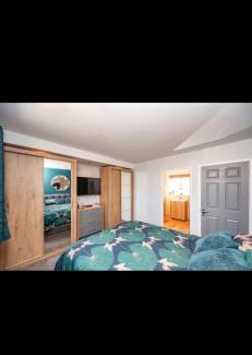 Hoylandswaine Casa | Willow falls