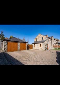 Hoylandswaine Casa | Willow falls