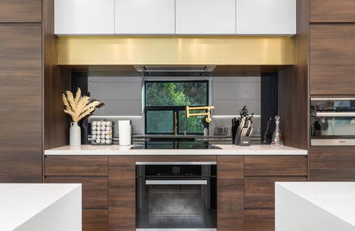 Laurel Canyon Casa | Willow Glen 2 - Warm Contemporary Estate with Open Floor Plan + Pool & Spa
