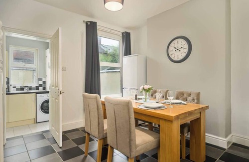 Croham Casa | Willow House - 2-Bedroom House In Merseyside