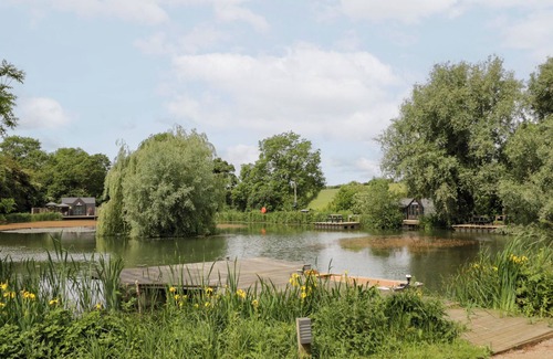 Thorpe Cabaña | Willow Lodge At Bridge Lake Farm & Fishery