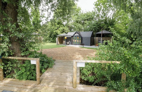 Thorpe Cabaña | Willow Lodge At Bridge Lake Farm & Fishery