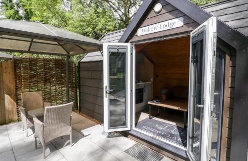 Middleton Cheney Casa | Willow Lodge At Bridge Lake Farm & Fishery