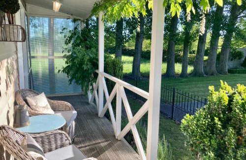 Lincoln Casa | Willow Tree Cottage