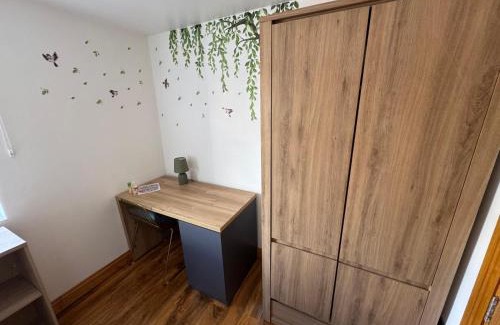 Yeading Casa | Willow Tree Retreat Airport Friendly 3BR House, with Garden & Office