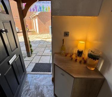 Yeading Casa | Willow Tree Retreat Airport Friendly 3BR House, with Garden & Office