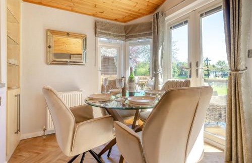 Tiddington Casa | Willowbank Lodge