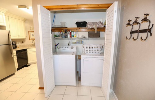 Southern Shores Condominio | Dog-friendly Soundside 2 BR condo w/community pool and sound access