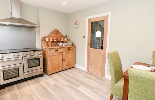 Corbridge Cabaña | WILLOWS, pet friendly, with open fire in Corbridge