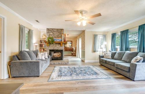 Sea Breeze Casa | Wilmington Getaway Near Carolina Beach Boardwalk!