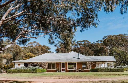 Budgee Budgee Casa | 'Wilpine' Poolside Country Luxury near Town