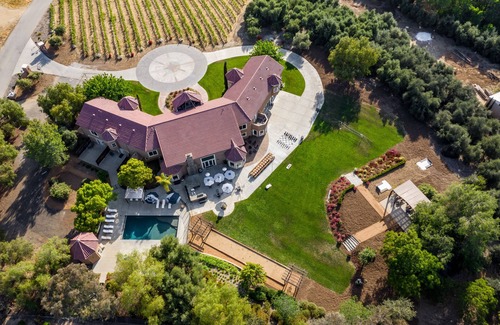 Temecula Villa | Wilson Creek Manor By AvantStay | Sleeps 10! Amazing Estate w/ Pool & Game Room