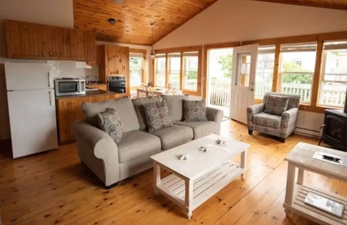 Boutiliers Point Cabaña | Wilson's Coastal Club - C1