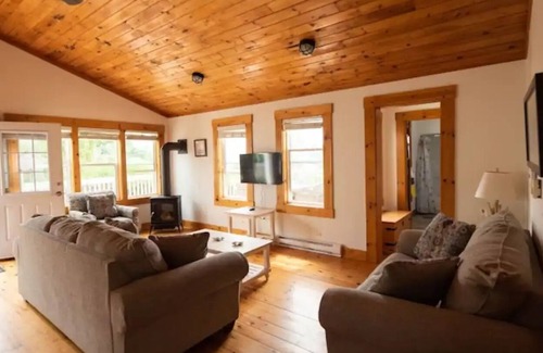 Boutiliers Point Cabaña | Wilson's Coastal Club - C1