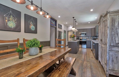 Wimberley Cabina | Wimberley Hill Country Retreat | Sleeps 31, Firepits, Cabins & Scenic Views