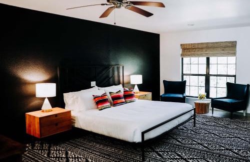 Wimberley Hotel | Wimberley Inn & bar