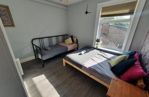 Luton Casa | Wimborne House, 3BR, Airport, M1, 6 beds