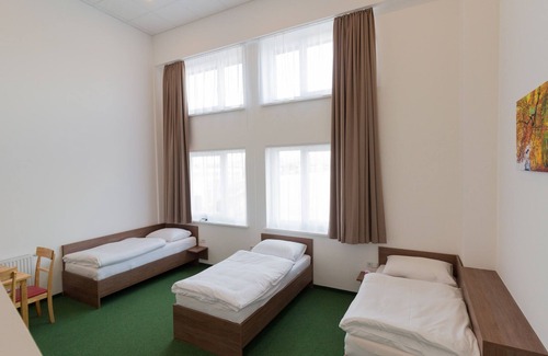 Wiener Neustadt Cama Y Desayuno | Win Budget B&B