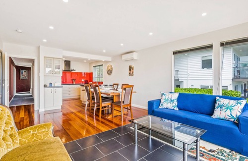 Waikanae Casa | Winara Winner - Waikanae Holiday Home