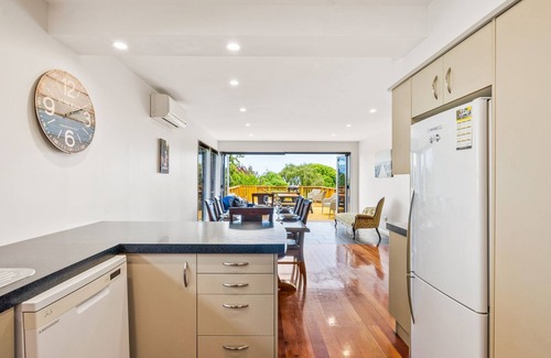 Waikanae Casa | Winara Winner - Waikanae Holiday Home