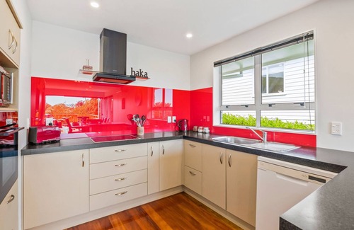 Waikanae Casa | Winara Winner - Waikanae Holiday Home