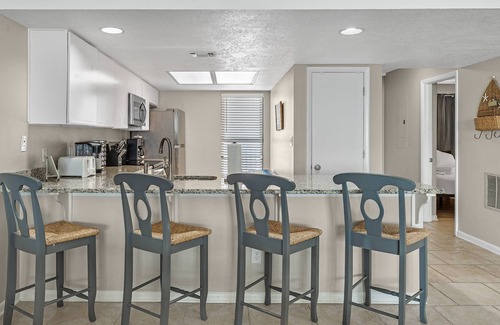 Orange Beach East Condominio | Wind Drift 408S: ¡GOLF GRATUITO, PESCA, ALQUILER DE DVD, WATERVILLE Y ENTRADAS PARA SALAS DE ESCAPE!