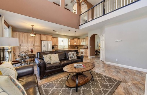 Westlake Casa | WIND HOUSE Lujo al lado del centro de la ciudad OldTown Aeropuerto SleepTrain Arena Piscina Sauna