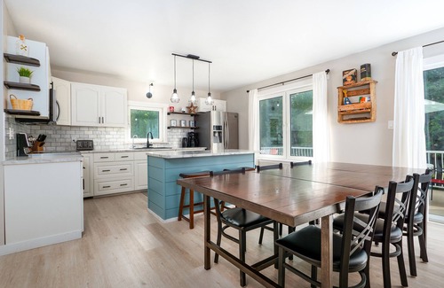 South Bruce Peninsula Cabaña | Wind Swept Pines Newly renovated, close to water 3 bedroom cottage