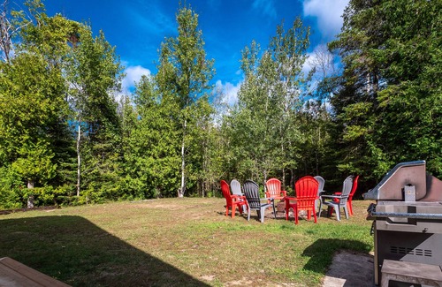 South Bruce Peninsula Cabaña | Wind Swept Pines Newly renovated, close to water 3 bedroom cottage