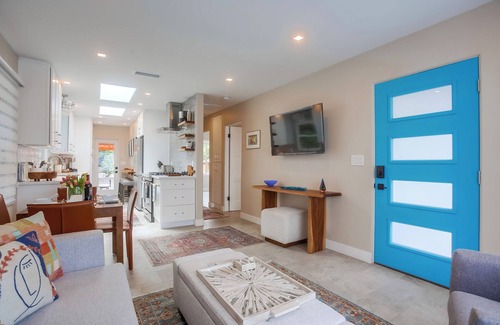 Beach Barber Tract Cabaña | Windansea Beach House - beautifully updated 2 bedroom cottage by the beach