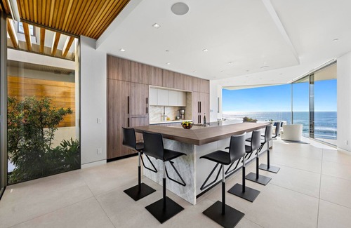 Beach Barber Tract Casa | Windansea Luxury Pool Rooftop Views