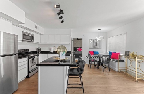 Brown and Stetson Business Condominio | Windfield Condo in the Entertainment District