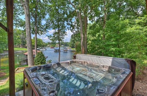 Troutman Casa | Winding Down by AvantStay Sleeps 20 Dock View