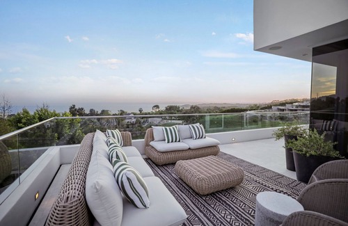 Central Malibu Villa | Winding Way