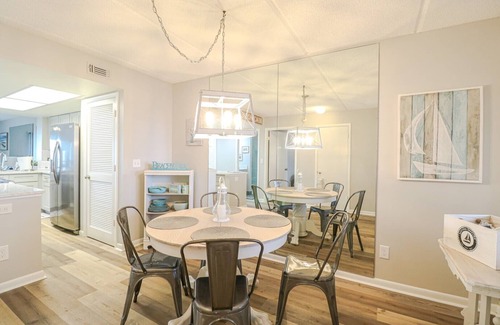 Crescent Beach Apartamento | Windjammer 109 - Comfortable Ocean View Condo, 2BR, Great Rates, Elevator &