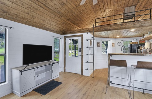 Wimberley Cabaña | Windmill Ranch - Stardust Cottage I Fire pit, Hot tub