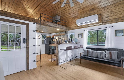 Wimberley Cabaña | Windmill Ranch - Stardust Cottage I Fire pit, Hot tub