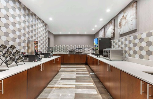 Surprise Original Townsite Hotel | Windmill Suites Surprise - Phoenix, Ascend Hotel Collection