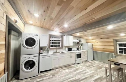 Baxter Cabina | Window Cliff Waterfall Cabin