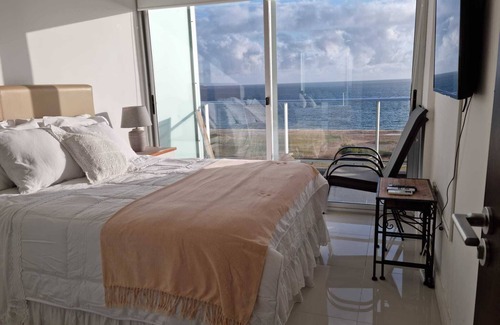 Punta del Este Apartamento | Window to the sea