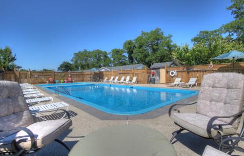 West Yarmouth Hotel | Windrift Motel