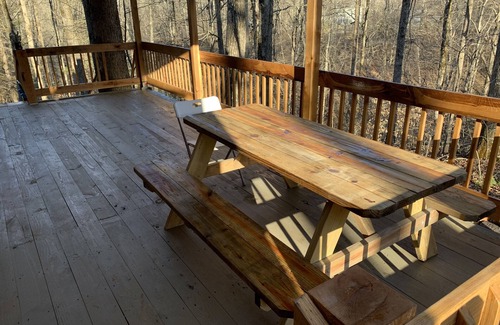 Clinton Cabina | WINDROCK CABIN THAT IS 5 MINUTES AWAY FROM GENERAL STORE AND TRAIL HEADS BEAUTY!
